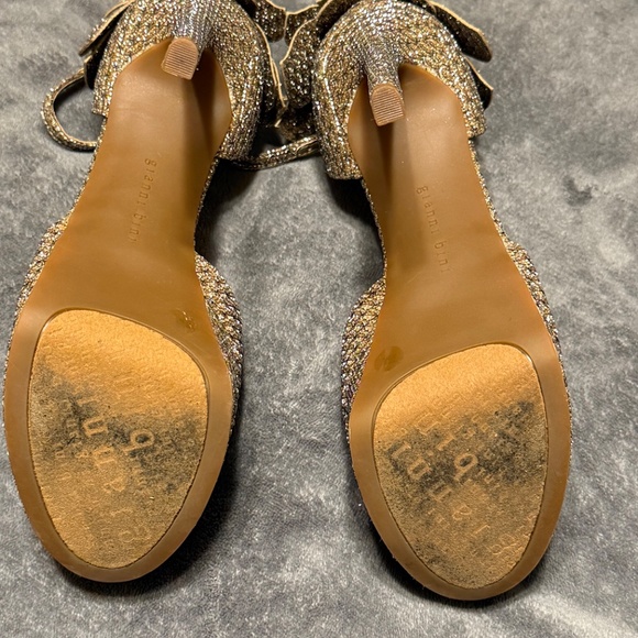 Karmello Sparkle Flower Ornament Ankle Strap Platform Dress Sandals - Picture 7 of 7